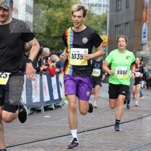 05.10.2025 - 20. swb-Marathon Bremen Strokosch-Dieckow http://msf.ph/oto/9223823 05.10.2025 10:45:47 Ziel 28, 9285, 9960, 10350, 10773, 10823 meine-sportfotos.de