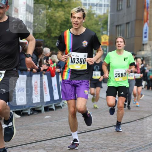 05.10.2025 - 20. swb-Marathon Bremen Strokosch-Dieckow http://msf.ph/oto/9223824 05.10.2025 10:45:47 Ziel 28, 9285, 9960, 10350, 10773, 10823 meine-sportfotos.de