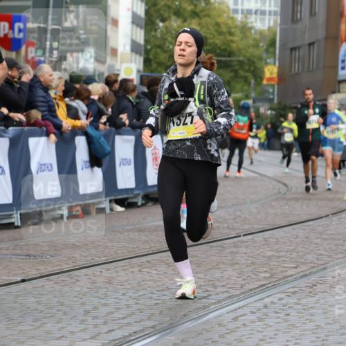 05.10.2025 - 20. swb-Marathon Bremen Strokosch-Dieckow http://msf.ph/oto/9223901 05.10.2025 10:46:43 Ziel 9366, 9961, 10277, 10411, 11327 meine-sportfotos.de