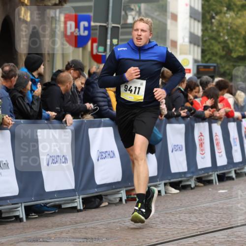 05.10.2025 - 20. swb-Marathon Bremen Strokosch-Dieckow http://msf.ph/oto/9223929 05.10.2025 10:47:11 Ziel 9411, 9546, 9711 meine-sportfotos.de
