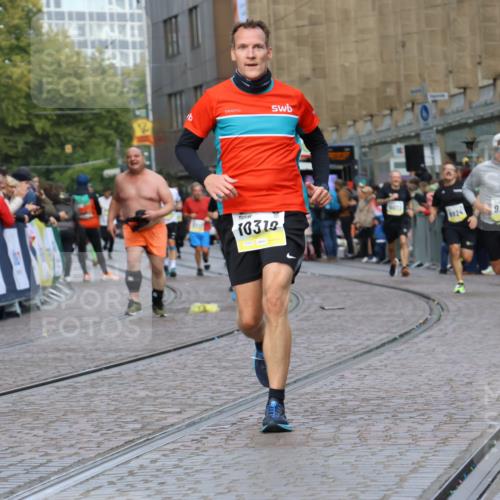 05.10.2025 - 20. swb-Marathon Bremen Strokosch-Dieckow http://msf.ph/oto/9223964 05.10.2025 10:47:28 Ziel 9244, 9339, 9924, 10319, 10637, 10667, 10951, 11498, 11742 meine-sportfotos.de