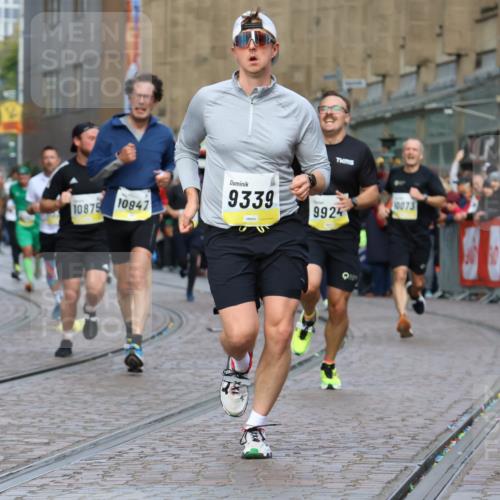 05.10.2025 - 20. swb-Marathon Bremen Strokosch-Dieckow http://msf.ph/oto/9223969 05.10.2025 10:47:33 Ziel 9339, 9377, 9924, 10073, 10850, 10875, 10947, 11330 meine-sportfotos.de