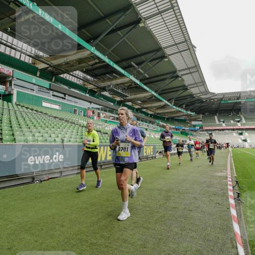 05.10.2025 - 20. swb-Marathon Bremen Michael Burmester http://msf.ph/oto/9224173 05.10.2025 10:32:10 Laufen im Stadion 7193, 8118, 8326, 8333, 8888, 9176, 9226, 9238, 9256, 9268, 9284, 9313, 9415, 9427, 9436, 9439, 9456, 9506, 9514, 9517, 9581, 9621, 9701, 9776, 9807, 9830, 9834, 9868, 9871, 9903, 9956, 9957, 9985, 10014, 10019, 10020, 10029, 10038, 10057, 10064, 10075, 10128, 10206, 10215, 10226, 10242, 10262, 10296, 10310, 10327, 10335, 10369, 10385, 10416, 10460, 10468, 10616, 10655, 10662, 10698, 10719, 10785, 7251, 9004, 9172, 9196, 9252, 9267, 9287, 9337, 9431, 9457, 10222 meine-sportfotos.de