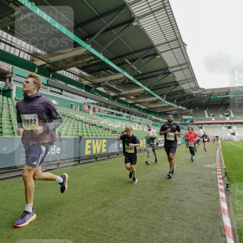 05.10.2025 - 20. swb-Marathon Bremen Michael Burmester http://msf.ph/oto/9224175 05.10.2025 10:32:13 Laufen im Stadion 7193, 8118, 8326, 8333, 8888, 9176, 9226, 9238, 9256, 9268, 9284, 9313, 9415, 9427, 9436, 9439, 9456, 9514, 9517, 9581, 9621, 9701, 9776, 9807, 9830, 9834, 9868, 9871, 9903, 9956, 9957, 9985, 10014, 10019, 10020, 10029, 10038, 10057, 10064, 10075, 10128, 10206, 10215, 10226, 10242, 10262, 10296, 10310, 10327, 10335, 10369, 10385, 10388, 10416, 10460, 10468, 10616, 10662, 10719, 10785, 7251, 9004, 9172, 9196, 9252, 9287, 9337, 9431, 9457, 9506, 10222 meine-sportfotos.de