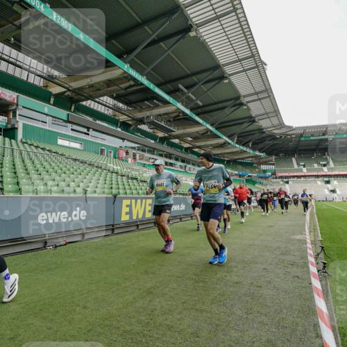 05.10.2025 - 20. swb-Marathon Bremen Michael Burmester http://msf.ph/oto/9224223 05.10.2025 10:32:53 Laufen im Stadion 7165, 8326, 8333, 9176, 9187, 9195, 9197, 9238, 9260, 9268, 9284, 9295, 9313, 9318, 9367, 9392, 9402, 9407, 9436, 9439, 9456, 9461, 9464, 9475, 9492, 9494, 9514, 9517, 9539, 9548, 9570, 9574, 9650, 9703, 9754, 9776, 9830, 9834, 9856, 9868, 9900, 9918, 9933, 9939, 9950, 9957, 9985, 10007, 10008, 10034, 10042, 10046, 10097, 10174, 10215, 10234, 10253, 10308, 10309, 10326, 10349, 10385, 10387, 10388, 10394, 10402, 10416, 10436, 10460, 10475, 10487 meine-sportfotos.de