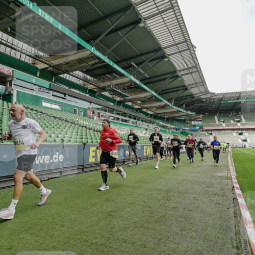 05.10.2025 - 20. swb-Marathon Bremen Michael Burmester http://msf.ph/oto/9224228 05.10.2025 10:32:55 Laufen im Stadion 7165, 8326, 8333, 9176, 9187, 9195, 9197, 9238, 9260, 9268, 9284, 9295, 9313, 9318, 9367, 9392, 9402, 9407, 9436, 9439, 9456, 9461, 9464, 9475, 9492, 9494, 9514, 9517, 9539, 9548, 9570, 9574, 9650, 9703, 9754, 9776, 9830, 9834, 9835, 9856, 9868, 9900, 9918, 9933, 9939, 9950, 9957, 9985, 10007, 10008, 10034, 10042, 10046, 10097, 10174, 10215, 10234, 10253, 10308, 10309, 10326, 10349, 10385, 10387, 10388, 10394, 10402, 10416, 10436, 10460, 10475, 10487 meine-sportfotos.de