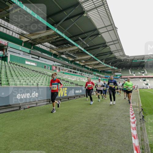 05.10.2025 - 20. swb-Marathon Bremen Michael Burmester http://msf.ph/oto/9224243 05.10.2025 10:33:04 Laufen im Stadion 7077, 7165, 9187, 9195, 9197, 9238, 9258, 9260, 9268, 9284, 9295, 9318, 9359, 9367, 9392, 9402, 9407, 9436, 9456, 9461, 9464, 9475, 9492, 9494, 9514, 9517, 9539, 9548, 9570, 9574, 9577, 9650, 9654, 9703, 9754, 9830, 9835, 9856, 9900, 9918, 9933, 9939, 9950, 9985, 10007, 10008, 10034, 10042, 10046, 10097, 10174, 10232, 10233, 10234, 10253, 10308, 10309, 10323, 10326, 10349, 10385, 10387, 10388, 10394, 10402, 10416, 10436, 10475, 10484, 10487, 10533, 10915 meine-sportfotos.de