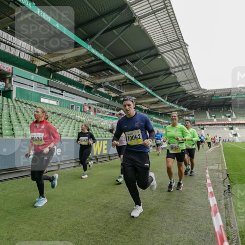05.10.2025 - 20. swb-Marathon Bremen Michael Burmester http://msf.ph/oto/9224246 05.10.2025 10:33:05 Laufen im Stadion 7077, 7165, 9187, 9195, 9197, 9238, 9258, 9260, 9268, 9284, 9295, 9318, 9359, 9367, 9392, 9402, 9407, 9456, 9461, 9464, 9475, 9492, 9494, 9514, 9517, 9539, 9548, 9570, 9574, 9577, 9650, 9654, 9703, 9754, 9830, 9835, 9856, 9900, 9918, 9933, 9939, 9950, 10007, 10008, 10034, 10042, 10046, 10097, 10174, 10232, 10233, 10234, 10253, 10256, 10308, 10309, 10323, 10326, 10349, 10385, 10387, 10388, 10394, 10402, 10416, 10436, 10475, 10484, 10487, 10533, 10915 meine-sportfotos.de