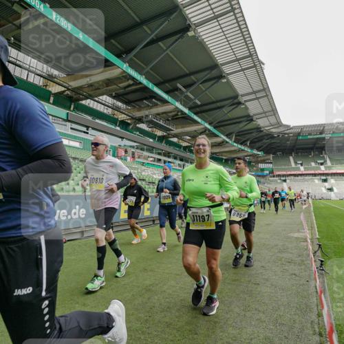 05.10.2025 - 20. swb-Marathon Bremen Michael Burmester http://msf.ph/oto/9224248 05.10.2025 10:33:06 Laufen im Stadion 7077, 7165, 9187, 9195, 9197, 9238, 9258, 9260, 9268, 9295, 9318, 9359, 9367, 9392, 9402, 9407, 9456, 9461, 9464, 9475, 9492, 9494, 9514, 9539, 9548, 9570, 9574, 9577, 9650, 9654, 9703, 9717, 9754, 9835, 9856, 9900, 9918, 9933, 9939, 9950, 10007, 10008, 10034, 10042, 10046, 10097, 10174, 10232, 10233, 10234, 10253, 10256, 10308, 10309, 10323, 10326, 10349, 10385, 10387, 10388, 10394, 10402, 10416, 10436, 10475, 10484, 10487, 10533, 10915 meine-sportfotos.de