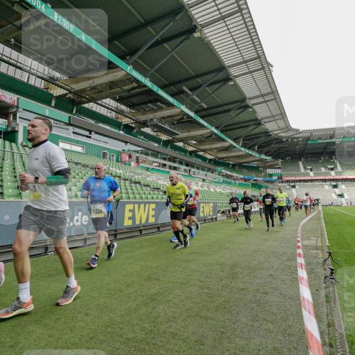 05.10.2025 - 20. swb-Marathon Bremen Michael Burmester http://msf.ph/oto/9224255 05.10.2025 10:33:09 Laufen im Stadion 7077, 7165, 9187, 9195, 9197, 9238, 9258, 9260, 9295, 9318, 9359, 9367, 9392, 9402, 9407, 9456, 9461, 9464, 9475, 9492, 9494, 9514, 9539, 9541, 9548, 9570, 9574, 9577, 9650, 9654, 9703, 9717, 9754, 9835, 9856, 9900, 9918, 9933, 9935, 9939, 9950, 10007, 10008, 10032, 10034, 10042, 10046, 10097, 10174, 10232, 10233, 10234, 10253, 10256, 10308, 10309, 10323, 10326, 10349, 10387, 10388, 10394, 10402, 10416, 10436, 10475, 10484, 10487, 10533, 10915, 10992 meine-sportfotos.de
