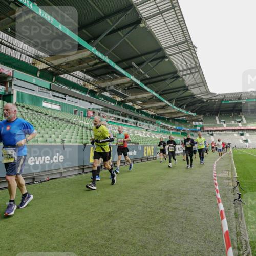 05.10.2025 - 20. swb-Marathon Bremen Michael Burmester http://msf.ph/oto/9224257 05.10.2025 10:33:09 Laufen im Stadion 7077, 7165, 9187, 9195, 9197, 9238, 9258, 9260, 9295, 9318, 9359, 9367, 9392, 9402, 9407, 9456, 9461, 9464, 9475, 9492, 9494, 9514, 9539, 9541, 9548, 9570, 9574, 9577, 9650, 9654, 9703, 9717, 9754, 9835, 9856, 9900, 9918, 9933, 9935, 9939, 9950, 10007, 10008, 10032, 10034, 10042, 10046, 10097, 10174, 10232, 10233, 10234, 10253, 10256, 10308, 10309, 10323, 10326, 10349, 10387, 10388, 10394, 10402, 10416, 10436, 10475, 10484, 10487, 10533, 10915, 10992 meine-sportfotos.de