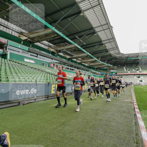 05.10.2025 - 20. swb-Marathon Bremen Michael Burmester http://msf.ph/oto/9224276 05.10.2025 10:33:21 Laufen im Stadion 7077, 9000, 9187, 9195, 9197, 9221, 9258, 9260, 9282, 9295, 9318, 9359, 9367, 9392, 9402, 9407, 9424, 9461, 9464, 9475, 9492, 9520, 9539, 9541, 9560, 9569, 9570, 9574, 9577, 9633, 9650, 9654, 9703, 9717, 9754, 9835, 9855, 9856, 9900, 9918, 9933, 9935, 9939, 9950, 10007, 10008, 10032, 10034, 10042, 10097, 10174, 10232, 10233, 10234, 10253, 10256, 10308, 10309, 10323, 10326, 10349, 10387, 10394, 10402, 10436, 10475, 10484, 10533, 10591, 10755, 10794, 10915, 10992, 7165 meine-sportfotos.de