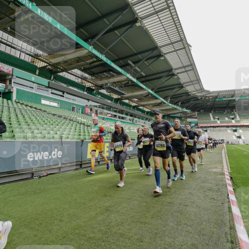 05.10.2025 - 20. swb-Marathon Bremen Michael Burmester http://msf.ph/oto/9224278 05.10.2025 10:33:22 Laufen im Stadion 7077, 9000, 9187, 9195, 9197, 9221, 9258, 9260, 9282, 9295, 9318, 9359, 9367, 9392, 9402, 9407, 9424, 9461, 9464, 9475, 9492, 9520, 9539, 9541, 9560, 9569, 9570, 9574, 9577, 9633, 9650, 9654, 9703, 9717, 9754, 9835, 9855, 9856, 9900, 9918, 9933, 9935, 9939, 9950, 10007, 10008, 10032, 10034, 10042, 10097, 10174, 10232, 10233, 10234, 10253, 10256, 10308, 10309, 10323, 10326, 10349, 10387, 10394, 10402, 10436, 10475, 10484, 10533, 10591, 10755, 10794, 10915, 10992, 7165 meine-sportfotos.de