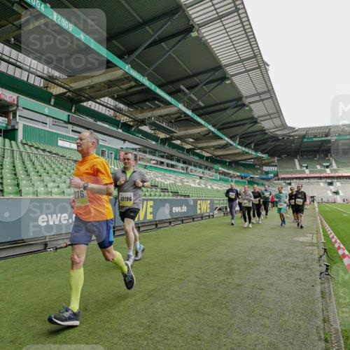 05.10.2025 - 20. swb-Marathon Bremen Michael Burmester http://msf.ph/oto/9224379 05.10.2025 10:34:19 Laufen im Stadion 5172, 7101, 7147, 7215, 9000, 9266, 9292, 9309, 9314, 9372, 9472, 9489, 9520, 9521, 9529, 9547, 9585, 9591, 9714, 9719, 9720, 9783, 9811, 9820, 9844, 9872, 9881, 9882, 9902, 9932, 9943, 9947, 10003, 10005, 10009, 10015, 10024, 10028, 10069, 10088, 10107, 10111, 10116, 10178, 10180, 10191, 10195, 10196, 10200, 10231, 10261, 10285, 10287, 10302, 10307, 10329, 10341, 10397, 10398, 10408, 10424, 10466, 10527, 10546, 10590, 10641, 10648, 10758, 10794, 7077, 10233 meine-sportfotos.de
