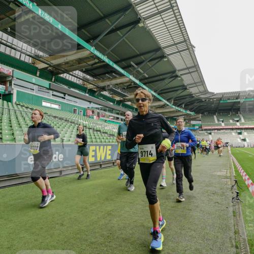 05.10.2025 - 20. swb-Marathon Bremen Michael Burmester http://msf.ph/oto/9224390 05.10.2025 10:34:24 Laufen im Stadion 5172, 7101, 7147, 7215, 9266, 9292, 9309, 9314, 9372, 9430, 9472, 9489, 9521, 9529, 9547, 9585, 9591, 9669, 9714, 9719, 9720, 9783, 9797, 9820, 9844, 9872, 9881, 9882, 9902, 9932, 9943, 9947, 10003, 10005, 10009, 10015, 10024, 10028, 10069, 10088, 10107, 10111, 10116, 10178, 10180, 10191, 10195, 10196, 10200, 10231, 10261, 10285, 10287, 10302, 10307, 10329, 10341, 10397, 10398, 10408, 10424, 10466, 10527, 10546, 10590, 10641, 10645, 10648, 10758 meine-sportfotos.de