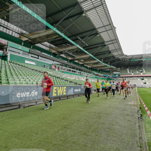 05.10.2025 - 20. swb-Marathon Bremen Michael Burmester http://msf.ph/oto/9224396 05.10.2025 10:34:27 Laufen im Stadion 5172, 7101, 7147, 7215, 9266, 9292, 9309, 9314, 9372, 9430, 9472, 9489, 9521, 9529, 9547, 9585, 9591, 9669, 9714, 9719, 9720, 9766, 9783, 9797, 9820, 9844, 9847, 9872, 9881, 9882, 9902, 9932, 9943, 9947, 9952, 9981, 10003, 10005, 10009, 10015, 10024, 10028, 10069, 10080, 10088, 10107, 10111, 10116, 10178, 10191, 10195, 10196, 10200, 10231, 10260, 10261, 10285, 10287, 10302, 10307, 10329, 10341, 10397, 10398, 10408, 10424, 10466, 10527, 10590, 10641, 10645, 10648 meine-sportfotos.de