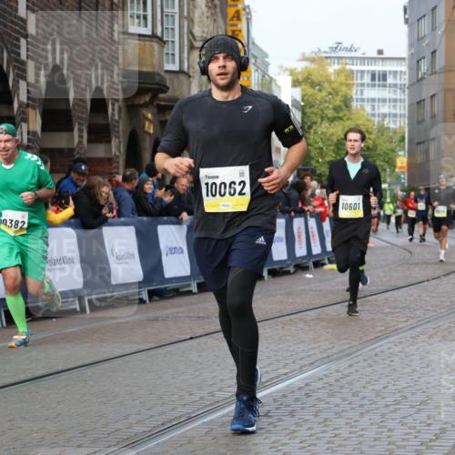 05.10.2025 - 20. swb-Marathon Bremen Strokosch-Dieckow http://msf.ph/oto/9224430 05.10.2025 10:47:46 Ziel 9929, 10062, 10382, 10601, 10929, 11244 meine-sportfotos.de