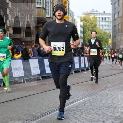 05.10.2025 - 20. swb-Marathon Bremen Strokosch-Dieckow http://msf.ph/oto/9224437 05.10.2025 10:47:46 Ziel 9929, 10062, 10382, 10601, 10929, 11244 meine-sportfotos.de