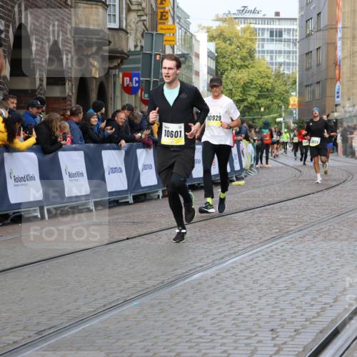 05.10.2025 - 20. swb-Marathon Bremen Strokosch-Dieckow http://msf.ph/oto/9224445 05.10.2025 10:47:47 Ziel 9929, 10062, 10089, 10382, 10601, 10929, 11244, 11628 meine-sportfotos.de