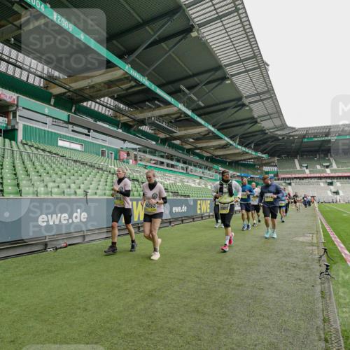 05.10.2025 - 20. swb-Marathon Bremen Michael Burmester http://msf.ph/oto/9224451 05.10.2025 10:34:49 Laufen im Stadion 7101, 7147, 7215, 9183, 9188, 9201, 9219, 9292, 9372, 9430, 9472, 9540, 9547, 9585, 9591, 9622, 9669, 9672, 9714, 9719, 9720, 9722, 9766, 9783, 9797, 9820, 9844, 9847, 9872, 9925, 9932, 9943, 9947, 9952, 9981, 10003, 10005, 10009, 10024, 10080, 10088, 10111, 10169, 10191, 10196, 10200, 10260, 10261, 10263, 10281, 10285, 10329, 10341, 10397, 10398, 10408, 10424, 10527, 10641, 10644, 10645, 10648, 10653, 10694, 10834, 10845, 10950, 10988, 9529 meine-sportfotos.de