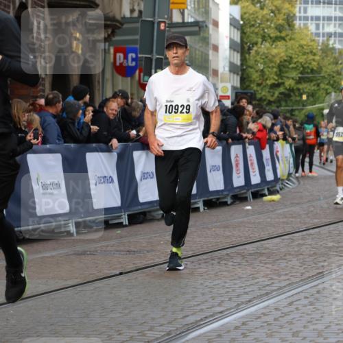 05.10.2025 - 20. swb-Marathon Bremen Strokosch-Dieckow http://msf.ph/oto/9224455 05.10.2025 10:47:48 Ziel 9929, 10062, 10089, 10382, 10601, 10929, 11244, 11628 meine-sportfotos.de