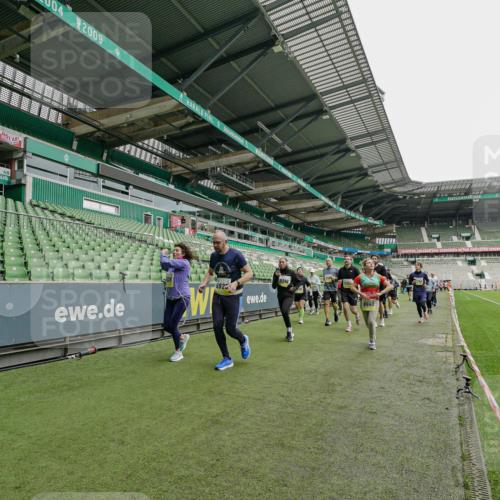 05.10.2025 - 20. swb-Marathon Bremen Michael Burmester http://msf.ph/oto/9224471 05.10.2025 10:34:57 Laufen im Stadion 7101, 7147, 7163, 7215, 9183, 9188, 9201, 9219, 9292, 9350, 9372, 9430, 9472, 9495, 9540, 9547, 9582, 9585, 9601, 9622, 9669, 9672, 9719, 9720, 9722, 9766, 9783, 9797, 9820, 9844, 9847, 9872, 9925, 9932, 9943, 9947, 9952, 9968, 9981, 10009, 10080, 10088, 10105, 10111, 10169, 10179, 10191, 10196, 10200, 10260, 10261, 10263, 10281, 10285, 10329, 10341, 10395, 10397, 10398, 10424, 10527, 10555, 10644, 10645, 10648, 10653, 10694, 10834, 10845, 10950, 10988, 9472 meine-sportfotos.de