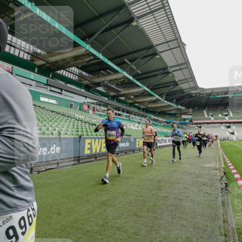 05.10.2025 - 20. swb-Marathon Bremen Michael Burmester http://msf.ph/oto/9224510 05.10.2025 10:35:11 Laufen im Stadion 7147, 7163, 9183, 9188, 9201, 9219, 9292, 9350, 9430, 9495, 9508, 9540, 9550, 9576, 9582, 9601, 9612, 9622, 9625, 9666, 9669, 9672, 9719, 9720, 9722, 9766, 9790, 9797, 9844, 9847, 9886, 9925, 9952, 9968, 9981, 10049, 10055, 10080, 10088, 10105, 10145, 10169, 10179, 10200, 10225, 10260, 10263, 10281, 10329, 10341, 10368, 10377, 10395, 10397, 10527, 10555, 10644, 10645, 10653, 10694, 10834, 10845, 10950, 10988, 7101, 7215, 9372, 9472, 9547, 9585, 9783, 9820 meine-sportfotos.de