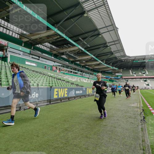 05.10.2025 - 20. swb-Marathon Bremen Michael Burmester http://msf.ph/oto/9224523 05.10.2025 10:35:14 Laufen im Stadion 7147, 7163, 9183, 9188, 9201, 9219, 9292, 9350, 9430, 9495, 9508, 9540, 9550, 9576, 9582, 9601, 9612, 9622, 9625, 9666, 9669, 9672, 9720, 9722, 9766, 9790, 9797, 9847, 9886, 9925, 9952, 9968, 9981, 10049, 10055, 10080, 10084, 10105, 10145, 10169, 10179, 10200, 10225, 10260, 10263, 10281, 10329, 10341, 10368, 10377, 10395, 10397, 10527, 10555, 10644, 10645, 10653, 10694, 10834, 10845, 10950, 10988, 7101, 7215, 9372, 9472, 9547, 9585, 9719, 9783, 9820 meine-sportfotos.de