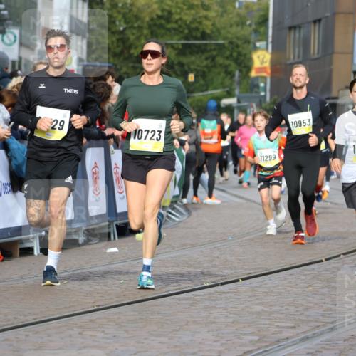 05.10.2025 - 20. swb-Marathon Bremen Strokosch-Dieckow http://msf.ph/oto/9224564 05.10.2025 10:48:05 Ziel 9240, 10392, 10428, 10723, 10818, 11299 meine-sportfotos.de