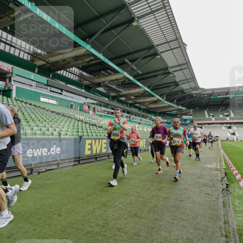 05.10.2025 - 20. swb-Marathon Bremen Michael Burmester http://msf.ph/oto/9224566 05.10.2025 10:35:30 Laufen im Stadion 7163, 9183, 9188, 9201, 9219, 9231, 9330, 9350, 9433, 9451, 9495, 9508, 9516, 9518, 9540, 9542, 9550, 9576, 9582, 9601, 9609, 9612, 9622, 9625, 9634, 9666, 9722, 9790, 9886, 9904, 9914, 9925, 9937, 9954, 9962, 9968, 10039, 10049, 10055, 10059, 10063, 10084, 10105, 10138, 10145, 10169, 10179, 10225, 10228, 10250, 10263, 10281, 10336, 10353, 10359, 10368, 10377, 10395, 10555, 10644, 10694, 10834, 10845, 10950, 10988, 7147, 9292, 9430, 9669, 9672, 9719 meine-sportfotos.de