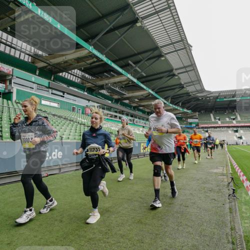 05.10.2025 - 20. swb-Marathon Bremen Michael Burmester http://msf.ph/oto/9224579 05.10.2025 10:35:33 Laufen im Stadion 7163, 7177, 7178, 9183, 9188, 9201, 9231, 9330, 9350, 9433, 9451, 9495, 9508, 9516, 9518, 9542, 9550, 9576, 9582, 9601, 9609, 9612, 9622, 9625, 9634, 9666, 9722, 9737, 9790, 9886, 9904, 9914, 9937, 9954, 9962, 9968, 10039, 10049, 10055, 10059, 10063, 10079, 10084, 10105, 10138, 10139, 10145, 10169, 10179, 10225, 10228, 10250, 10263, 10281, 10336, 10353, 10359, 10368, 10377, 10395, 10555, 10644, 10694, 10834, 10845, 10950, 10988, 7147, 9292, 9430, 9669, 9672 meine-sportfotos.de