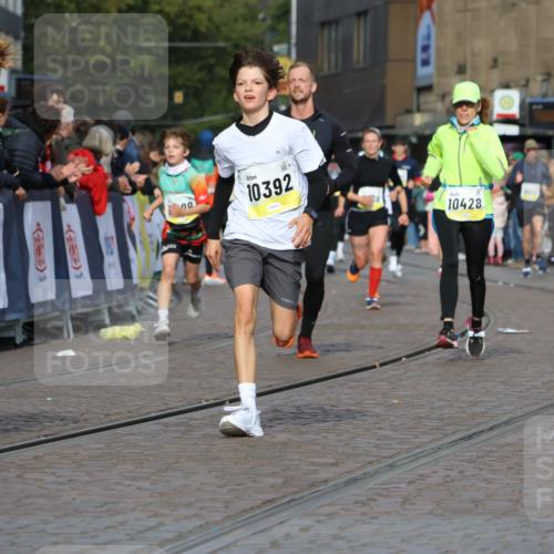 05.10.2025 - 20. swb-Marathon Bremen Strokosch-Dieckow http://msf.ph/oto/9224585 05.10.2025 10:48:06 Ziel 10392, 10428, 10723, 10818, 10953, 11299 meine-sportfotos.de
