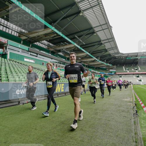 05.10.2025 - 20. swb-Marathon Bremen Michael Burmester http://msf.ph/oto/9224638 05.10.2025 10:35:53 Laufen im Stadion 7163, 7177, 7178, 9005, 9173, 9174, 9231, 9278, 9327, 9330, 9350, 9370, 9378, 9389, 9433, 9450, 9451, 9454, 9462, 9495, 9508, 9516, 9518, 9542, 9550, 9576, 9582, 9601, 9609, 9612, 9625, 9634, 9666, 9686, 9737, 9790, 9880, 9886, 9904, 9914, 9937, 9954, 9962, 9977, 10006, 10039, 10049, 10055, 10059, 10063, 10079, 10084, 10105, 10127, 10138, 10139, 10143, 10145, 10179, 10182, 10225, 10228, 10250, 10293, 10311, 10336, 10353, 10359, 10367, 10368, 10377, 10391, 10395 meine-sportfotos.de