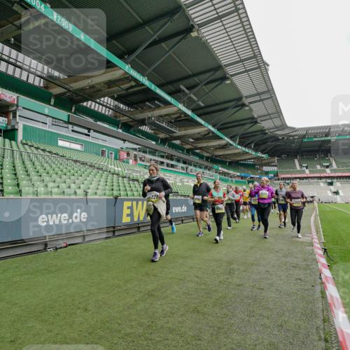 05.10.2025 - 20. swb-Marathon Bremen Michael Burmester http://msf.ph/oto/9224651 05.10.2025 10:35:57 Laufen im Stadion 7163, 7177, 7178, 7908, 8585, 9005, 9173, 9174, 9231, 9278, 9327, 9330, 9346, 9349, 9370, 9371, 9378, 9389, 9433, 9443, 9450, 9451, 9454, 9462, 9508, 9516, 9518, 9542, 9550, 9576, 9609, 9612, 9625, 9634, 9666, 9686, 9737, 9790, 9880, 9886, 9904, 9914, 9937, 9954, 9962, 9977, 10006, 10039, 10049, 10055, 10059, 10063, 10079, 10084, 10127, 10138, 10139, 10143, 10145, 10182, 10219, 10225, 10228, 10250, 10293, 10311, 10336, 10353, 10359, 10367, 10368, 10377, 10391, 7163 meine-sportfotos.de