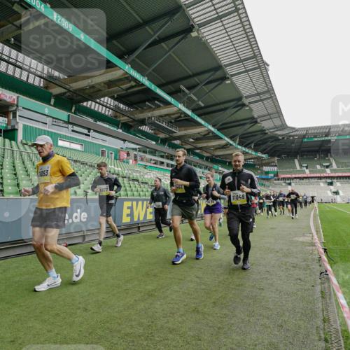 05.10.2025 - 20. swb-Marathon Bremen Michael Burmester http://msf.ph/oto/9224673 05.10.2025 10:36:03 Laufen im Stadion 7177, 7178, 7908, 8585, 9005, 9173, 9174, 9215, 9231, 9278, 9327, 9330, 9346, 9349, 9370, 9371, 9378, 9389, 9433, 9443, 9450, 9451, 9454, 9462, 9508, 9516, 9518, 9542, 9550, 9568, 9576, 9609, 9611, 9612, 9634, 9686, 9737, 9747, 9790, 9880, 9904, 9914, 9937, 9954, 9962, 9977, 10006, 10039, 10055, 10059, 10063, 10079, 10084, 10127, 10138, 10139, 10143, 10145, 10182, 10219, 10225, 10228, 10250, 10293, 10311, 10324, 10336, 10353, 10357, 10359, 10367, 10391, 7163 meine-sportfotos.de