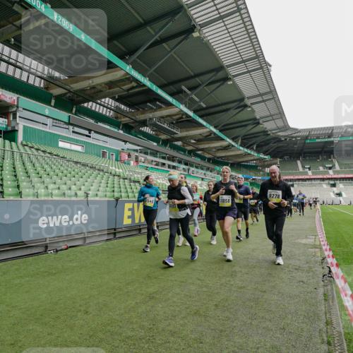05.10.2025 - 20. swb-Marathon Bremen Michael Burmester http://msf.ph/oto/9224687 05.10.2025 10:36:08 Laufen im Stadion 7123, 7177, 7178, 7908, 8585, 9005, 9173, 9174, 9215, 9231, 9278, 9327, 9330, 9346, 9349, 9370, 9371, 9378, 9389, 9433, 9443, 9450, 9451, 9454, 9462, 9508, 9516, 9518, 9542, 9550, 9568, 9608, 9609, 9611, 9613, 9634, 9635, 9686, 9737, 9747, 9790, 9880, 9904, 9914, 9937, 9954, 9962, 9977, 10006, 10039, 10059, 10063, 10079, 10084, 10127, 10138, 10139, 10143, 10182, 10219, 10228, 10250, 10293, 10311, 10324, 10336, 10353, 10357, 10359, 10367, 10391, 10560, 7163 meine-sportfotos.de