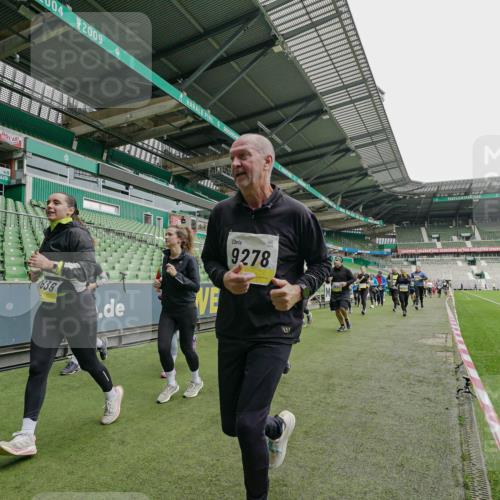 05.10.2025 - 20. swb-Marathon Bremen Michael Burmester http://msf.ph/oto/9224694 05.10.2025 10:36:09 Laufen im Stadion 7123, 7177, 7178, 7908, 8585, 9005, 9173, 9174, 9215, 9231, 9278, 9327, 9330, 9346, 9349, 9370, 9371, 9378, 9389, 9433, 9443, 9450, 9451, 9454, 9462, 9508, 9516, 9518, 9542, 9550, 9568, 9608, 9609, 9611, 9613, 9634, 9635, 9686, 9737, 9747, 9790, 9880, 9904, 9914, 9937, 9954, 9962, 9977, 10006, 10039, 10059, 10063, 10079, 10084, 10127, 10138, 10139, 10143, 10182, 10219, 10228, 10250, 10293, 10311, 10324, 10336, 10353, 10357, 10359, 10367, 10391, 10560, 7163 meine-sportfotos.de