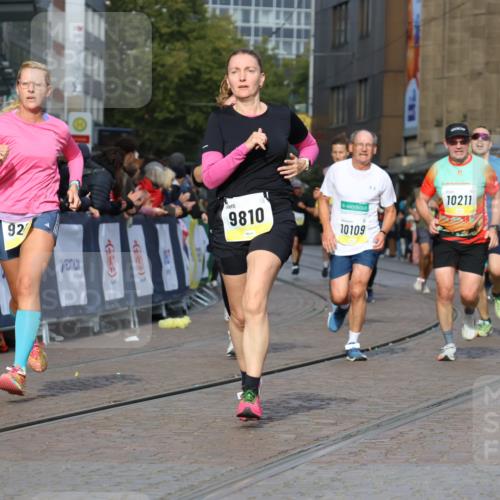 05.10.2025 - 20. swb-Marathon Bremen Strokosch-Dieckow http://msf.ph/oto/9224716 05.10.2025 10:48:21 Ziel 8787, 9223, 9298, 9404, 9641, 9665, 9704, 9810, 9958, 10109, 10131, 10211, 10685, 11119, 11292, 11637 meine-sportfotos.de