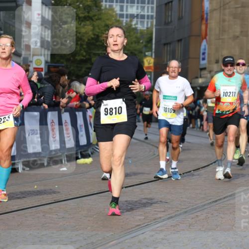 05.10.2025 - 20. swb-Marathon Bremen Strokosch-Dieckow http://msf.ph/oto/9224730 05.10.2025 10:48:22 Ziel 8787, 9223, 9298, 9404, 9665, 9704, 9810, 9958, 10109, 10131, 10211, 10685, 11005, 11119, 11292, 11357 meine-sportfotos.de