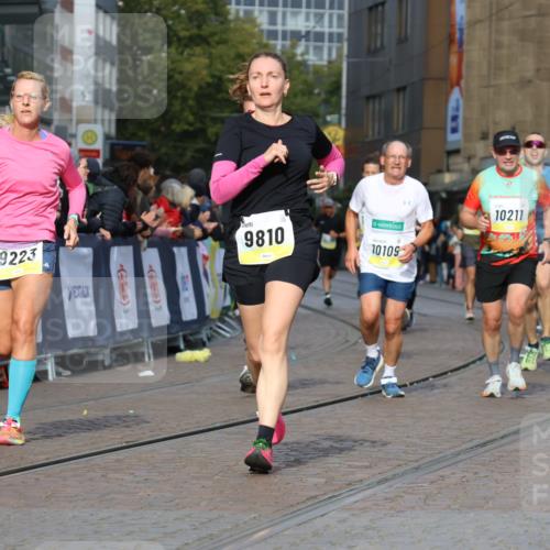 05.10.2025 - 20. swb-Marathon Bremen Strokosch-Dieckow http://msf.ph/oto/9224781 05.10.2025 10:48:21 Ziel 8787, 9223, 9298, 9404, 9641, 9665, 9704, 9810, 9958, 10109, 10131, 10211, 10685, 11119, 11292, 11637 meine-sportfotos.de