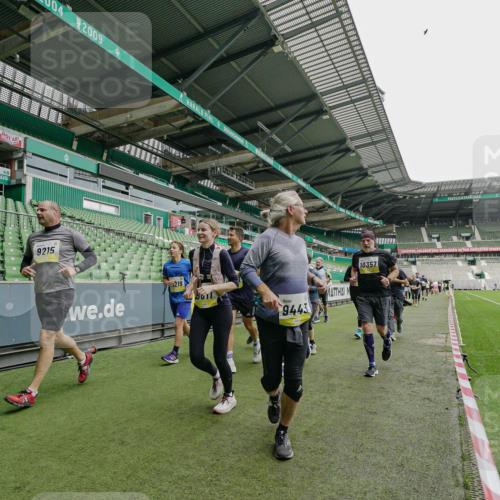 05.10.2025 - 20. swb-Marathon Bremen Michael Burmester http://msf.ph/oto/9224797 05.10.2025 10:36:25 Laufen im Stadion 7123, 7177, 7178, 7908, 8585, 9005, 9173, 9174, 9215, 9231, 9271, 9272, 9278, 9294, 9327, 9330, 9346, 9349, 9370, 9371, 9378, 9389, 9443, 9450, 9454, 9462, 9473, 9516, 9518, 9542, 9568, 9593, 9608, 9609, 9611, 9613, 9634, 9635, 9686, 9737, 9747, 9827, 9880, 9904, 9954, 9977, 9991, 10006, 10030, 10063, 10079, 10093, 10127, 10139, 10143, 10182, 10209, 10219, 10228, 10293, 10311, 10324, 10336, 10357, 10367, 10391, 10406, 10558, 10560, 10656, 10809, 10901 meine-sportfotos.de