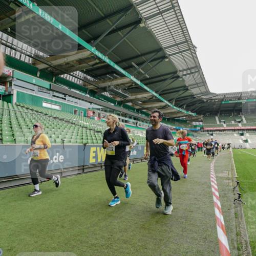 05.10.2025 - 20. swb-Marathon Bremen Michael Burmester http://msf.ph/oto/9224803 05.10.2025 10:36:27 Laufen im Stadion 7123, 7177, 7178, 7777, 7908, 8585, 9005, 9173, 9174, 9215, 9271, 9272, 9278, 9294, 9327, 9346, 9349, 9370, 9371, 9378, 9389, 9443, 9450, 9454, 9462, 9473, 9516, 9518, 9542, 9568, 9593, 9608, 9611, 9613, 9634, 9635, 9655, 9686, 9737, 9747, 9827, 9880, 9977, 9991, 10006, 10030, 10063, 10079, 10093, 10127, 10139, 10143, 10182, 10209, 10217, 10219, 10228, 10293, 10311, 10324, 10336, 10357, 10367, 10391, 10406, 10558, 10560, 10656, 10809, 10901, 9231, 9330 meine-sportfotos.de