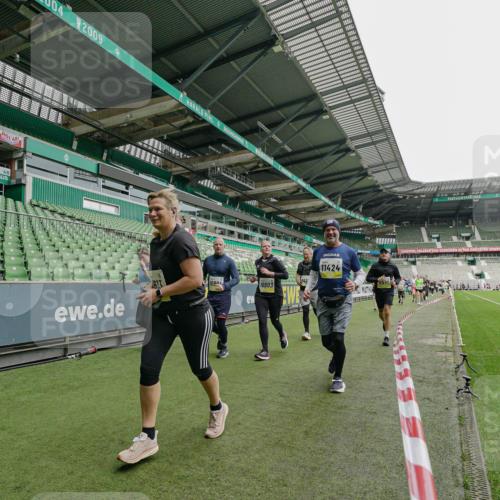 05.10.2025 - 20. swb-Marathon Bremen Michael Burmester http://msf.ph/oto/9224812 05.10.2025 10:36:33 Laufen im Stadion 7123, 7777, 7908, 8585, 9005, 9173, 9174, 9215, 9271, 9272, 9278, 9294, 9327, 9346, 9349, 9370, 9371, 9378, 9389, 9443, 9450, 9454, 9462, 9473, 9568, 9593, 9604, 9608, 9611, 9613, 9635, 9655, 9686, 9692, 9747, 9812, 9827, 9880, 9977, 9991, 10004, 10006, 10026, 10030, 10071, 10079, 10093, 10127, 10143, 10182, 10209, 10217, 10219, 10293, 10311, 10324, 10357, 10367, 10391, 10406, 10492, 10558, 10560, 10588, 10656, 10679, 10809, 10901, 7177, 9231, 9330 meine-sportfotos.de