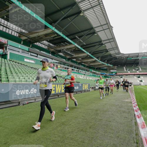 05.10.2025 - 20. swb-Marathon Bremen Michael Burmester http://msf.ph/oto/9224818 05.10.2025 10:36:38 Laufen im Stadion 7123, 7777, 7908, 8585, 9005, 9173, 9174, 9215, 9271, 9272, 9278, 9294, 9327, 9346, 9349, 9370, 9371, 9378, 9389, 9443, 9450, 9454, 9462, 9473, 9568, 9593, 9604, 9608, 9611, 9613, 9635, 9655, 9673, 9686, 9692, 9747, 9812, 9827, 9880, 9913, 9977, 9991, 10004, 10026, 10030, 10071, 10093, 10143, 10182, 10209, 10217, 10219, 10293, 10311, 10324, 10357, 10367, 10391, 10406, 10492, 10558, 10560, 10588, 10656, 10679, 10762, 10809, 10901, 7177, 9231, 9330 meine-sportfotos.de