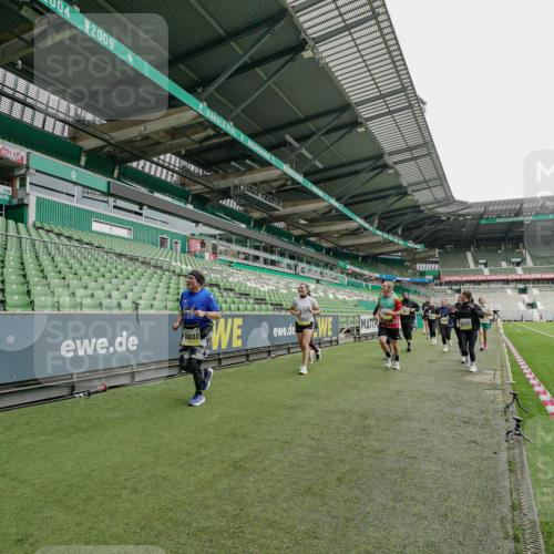 05.10.2025 - 20. swb-Marathon Bremen Michael Burmester http://msf.ph/oto/9224833 05.10.2025 10:36:46 Laufen im Stadion 7123, 7777, 7908, 8585, 9005, 9177, 9208, 9215, 9246, 9271, 9272, 9294, 9305, 9327, 9346, 9349, 9370, 9371, 9389, 9443, 9454, 9473, 9568, 9593, 9604, 9608, 9611, 9613, 9635, 9655, 9673, 9686, 9692, 9747, 9812, 9827, 9839, 9913, 9991, 10004, 10026, 10030, 10071, 10093, 10182, 10209, 10217, 10219, 10311, 10324, 10357, 10391, 10406, 10489, 10492, 10558, 10560, 10588, 10656, 10679, 10762, 10771, 10809, 10821, 10901, 7177, 9231, 9330 meine-sportfotos.de