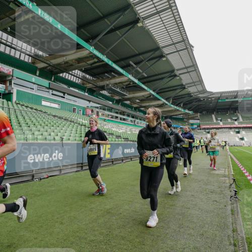 05.10.2025 - 20. swb-Marathon Bremen Michael Burmester http://msf.ph/oto/9224842 05.10.2025 10:36:49 Laufen im Stadion 7123, 7777, 7908, 8585, 9005, 9177, 9208, 9215, 9246, 9271, 9272, 9294, 9305, 9346, 9349, 9363, 9370, 9371, 9443, 9454, 9473, 9531, 9568, 9593, 9604, 9608, 9611, 9613, 9635, 9655, 9673, 9686, 9692, 9747, 9802, 9812, 9827, 9839, 9913, 9991, 10004, 10026, 10030, 10071, 10093, 10209, 10217, 10219, 10290, 10291, 10311, 10324, 10357, 10391, 10406, 10489, 10492, 10518, 10558, 10560, 10562, 10571, 10588, 10615, 10656, 10679, 10762, 10771, 10809, 10821, 10901, 7177 meine-sportfotos.de