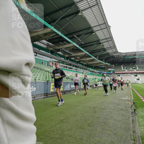 05.10.2025 - 20. swb-Marathon Bremen Michael Burmester http://msf.ph/oto/9224850 05.10.2025 10:36:53 Laufen im Stadion 7123, 7777, 7908, 8585, 9177, 9208, 9215, 9246, 9271, 9272, 9294, 9305, 9346, 9349, 9363, 9371, 9381, 9443, 9473, 9531, 9568, 9593, 9603, 9604, 9608, 9611, 9613, 9635, 9655, 9673, 9692, 9747, 9802, 9812, 9827, 9839, 9913, 9991, 10004, 10026, 10030, 10067, 10071, 10093, 10209, 10217, 10219, 10290, 10291, 10324, 10345, 10357, 10406, 10489, 10492, 10518, 10558, 10560, 10562, 10571, 10588, 10615, 10656, 10679, 10762, 10771, 10809, 10821, 10901, 11184, 11251 meine-sportfotos.de