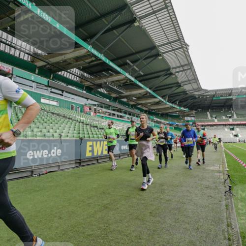 05.10.2025 - 20. swb-Marathon Bremen Michael Burmester http://msf.ph/oto/9224857 05.10.2025 10:36:56 Laufen im Stadion 7123, 7777, 9177, 9208, 9215, 9246, 9271, 9272, 9294, 9305, 9346, 9349, 9363, 9381, 9443, 9473, 9531, 9568, 9593, 9603, 9604, 9608, 9611, 9613, 9635, 9655, 9673, 9692, 9747, 9802, 9812, 9827, 9839, 9841, 9913, 9991, 10004, 10026, 10030, 10067, 10071, 10093, 10209, 10217, 10219, 10290, 10291, 10324, 10345, 10357, 10406, 10489, 10492, 10518, 10558, 10560, 10562, 10571, 10588, 10615, 10656, 10679, 10762, 10771, 10809, 10821, 10901, 11184, 11251, 7908, 8585, 9346 meine-sportfotos.de