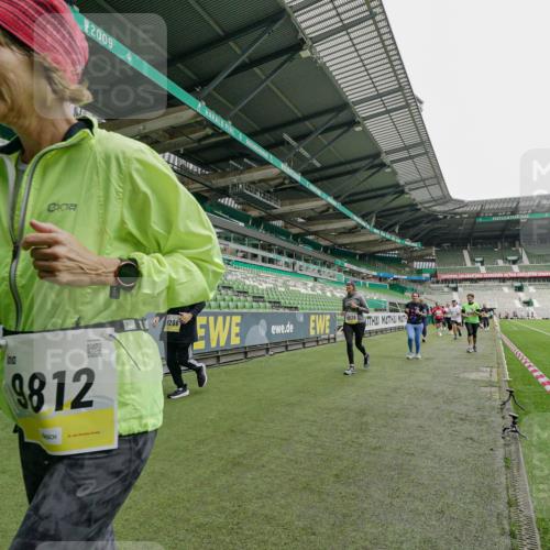 05.10.2025 - 20. swb-Marathon Bremen Michael Burmester http://msf.ph/oto/9224878 05.10.2025 10:37:05 Laufen im Stadion 7123, 7777, 9177, 9208, 9246, 9271, 9272, 9294, 9305, 9363, 9381, 9473, 9531, 9593, 9600, 9603, 9604, 9608, 9613, 9635, 9655, 9673, 9692, 9802, 9812, 9827, 9839, 9841, 9913, 9979, 9991, 10004, 10026, 10030, 10067, 10071, 10093, 10158, 10209, 10217, 10290, 10291, 10345, 10370, 10406, 10489, 10492, 10508, 10518, 10558, 10560, 10562, 10571, 10588, 10615, 10656, 10679, 10762, 10771, 10809, 10821, 10901, 11184, 11223, 11251, 7908, 8585, 9215, 9346 meine-sportfotos.de