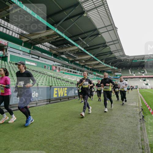 05.10.2025 - 20. swb-Marathon Bremen Michael Burmester http://msf.ph/oto/9224897 05.10.2025 10:37:16 Laufen im Stadion 7776, 7777, 9177, 9208, 9246, 9271, 9272, 9294, 9305, 9360, 9363, 9381, 9473, 9531, 9532, 9600, 9603, 9604, 9655, 9673, 9692, 9802, 9812, 9827, 9839, 9841, 9913, 9979, 10004, 10026, 10030, 10067, 10071, 10093, 10158, 10209, 10217, 10265, 10271, 10290, 10291, 10345, 10370, 10477, 10489, 10492, 10508, 10518, 10558, 10562, 10571, 10588, 10615, 10656, 10679, 10762, 10771, 10809, 10821, 10837, 10872, 10876, 10995, 11124, 11184, 11223, 11251, 11415, 9215, 9346 meine-sportfotos.de